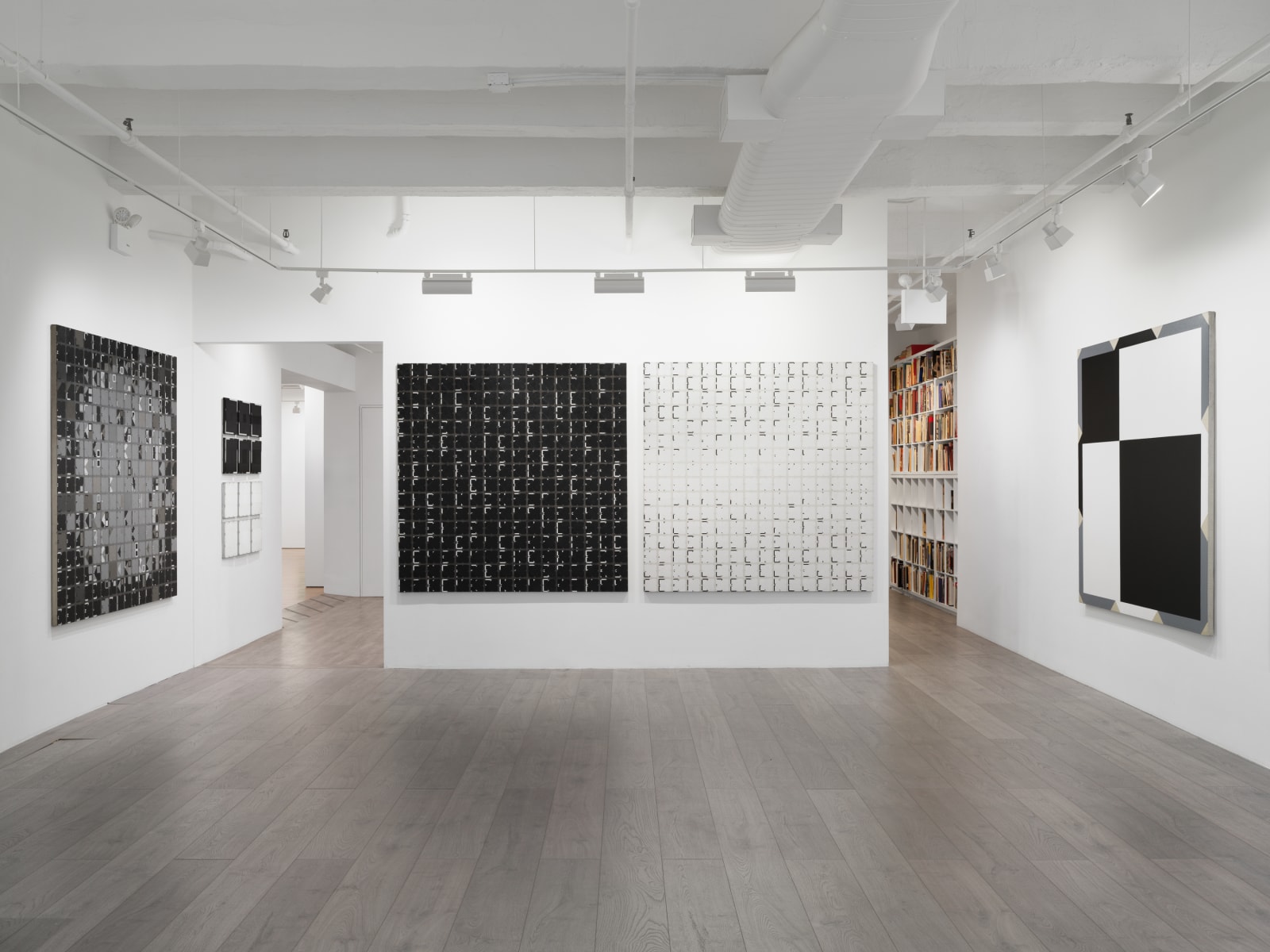 Installation view: Ralph Iwamoto: Octagonal Permutations