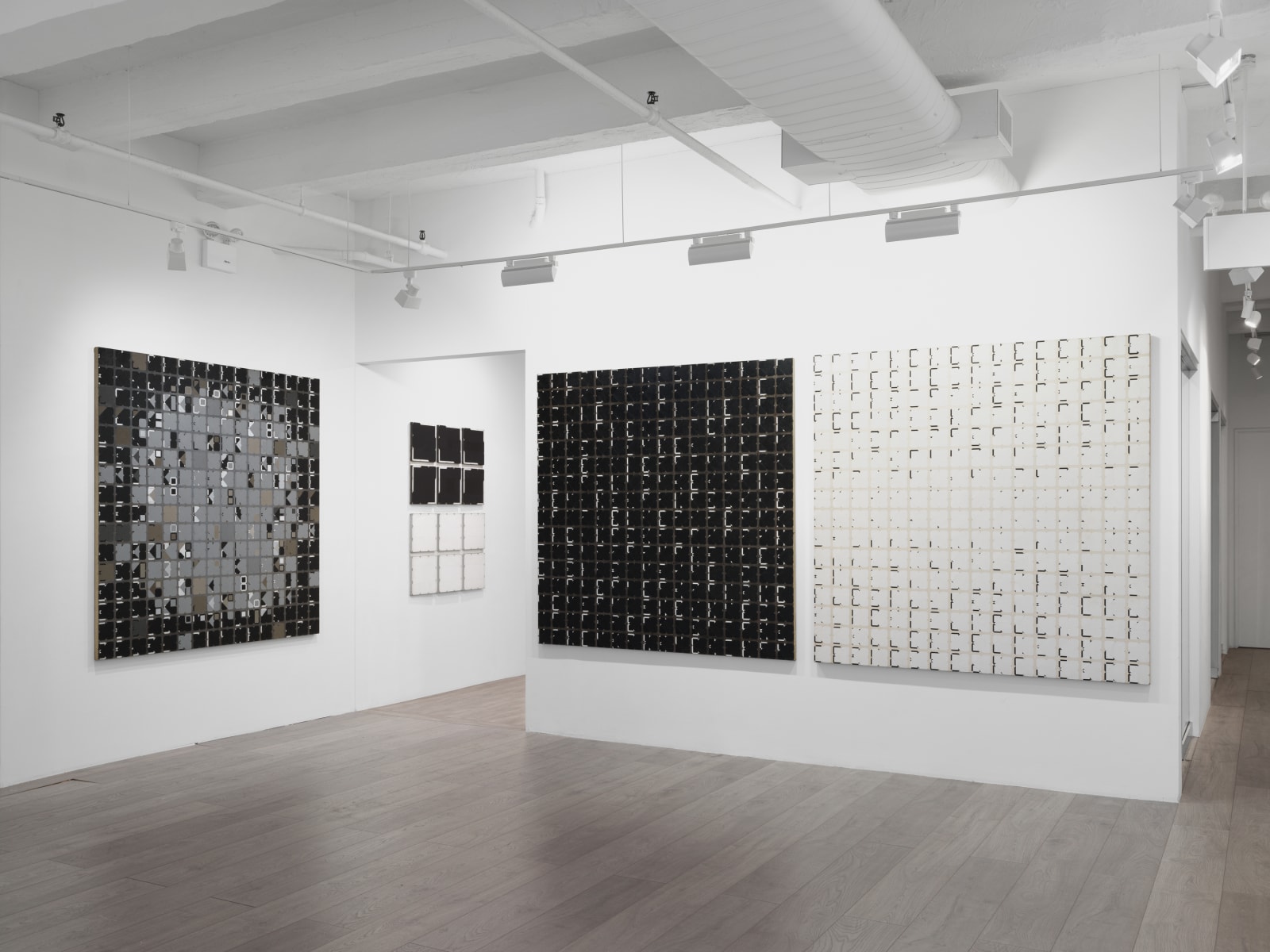 Installation view: Ralph Iwamoto: Octagonal Permutations