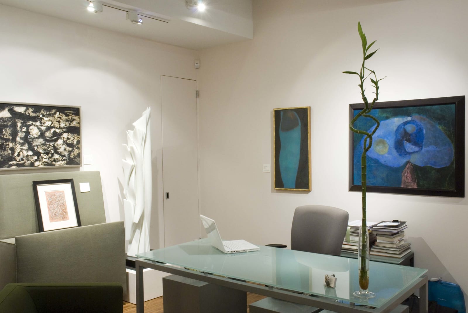 Installation view: Pathways and Parallels: Roads to Abstract Expressionism