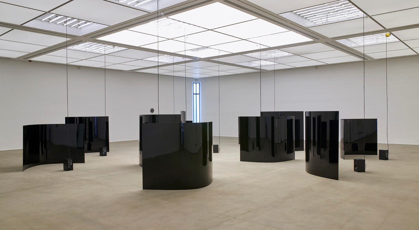 Alicja Kwade, Der Tag ohne Gestern (Dimension 1-11), 2009, Lehmbruck Museum, © die Künstlerin, Photo Dejan Saric
