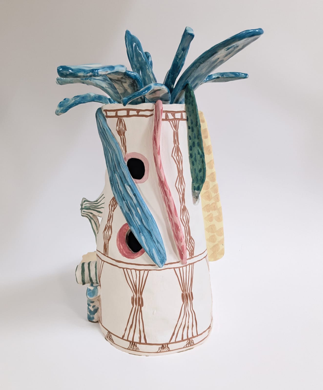 Montserrat Gómez-Osuna, Jarrón con hojas azules, 2024