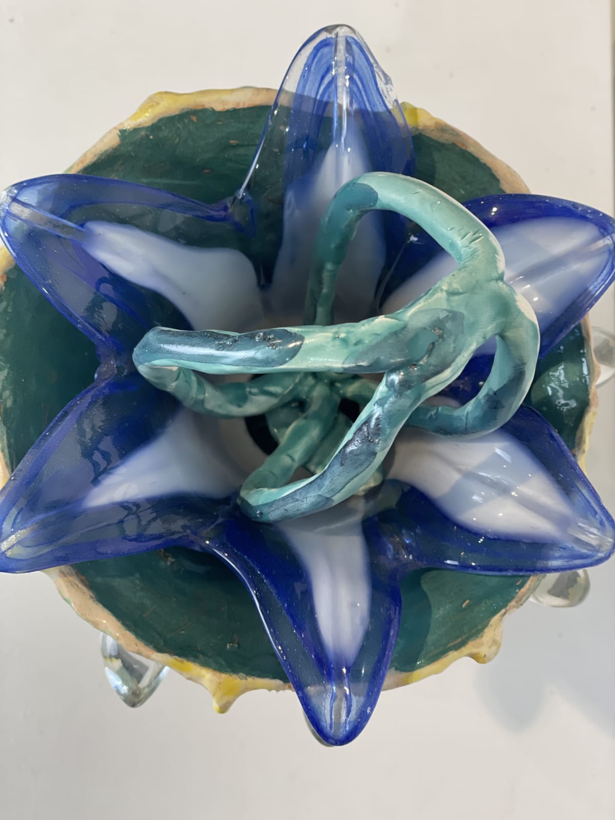 Concha Ybarra, Flor con frutos de cristal