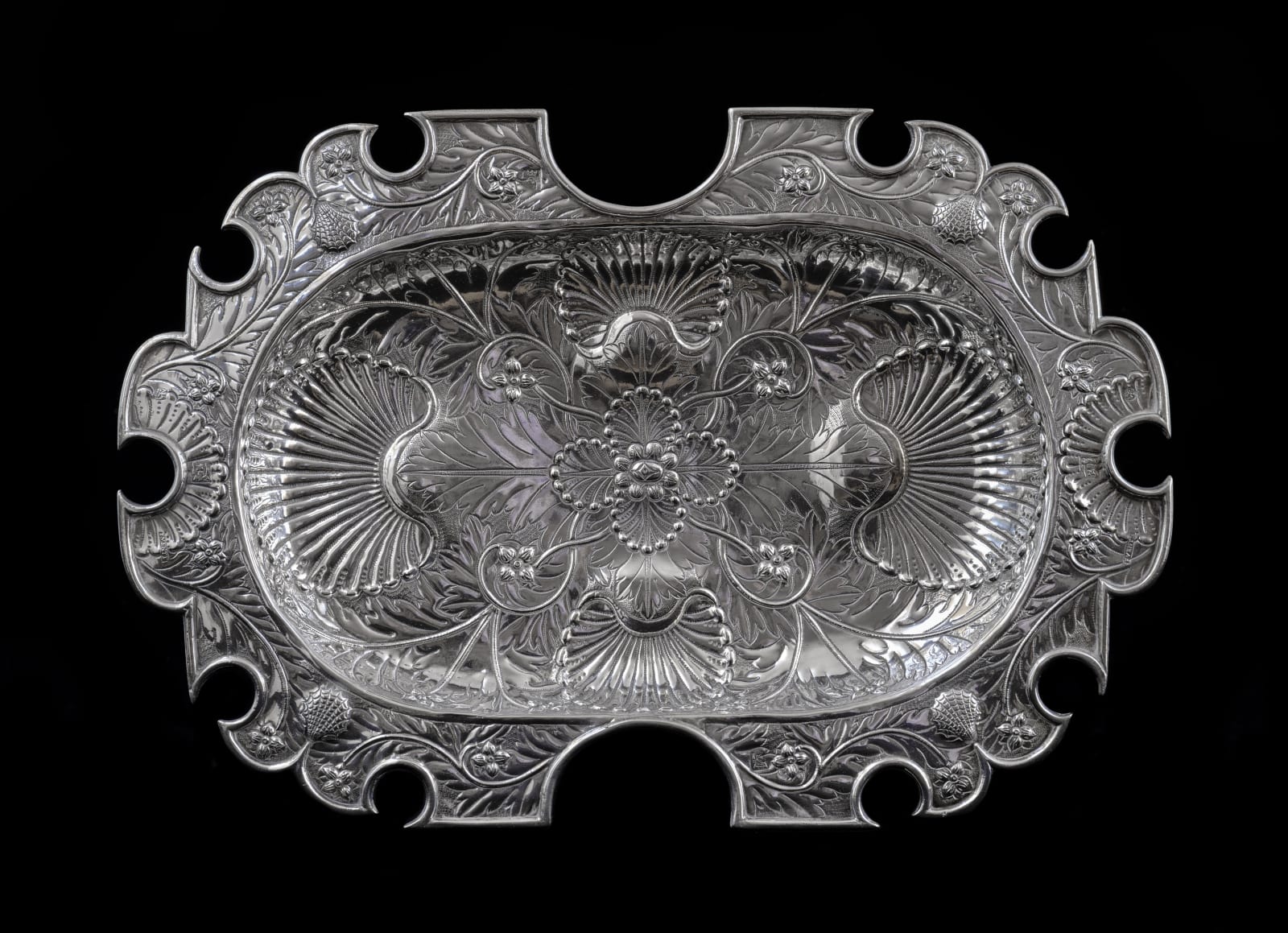 “CHAROLA” PLATTER, Mexico City, 1673-1687