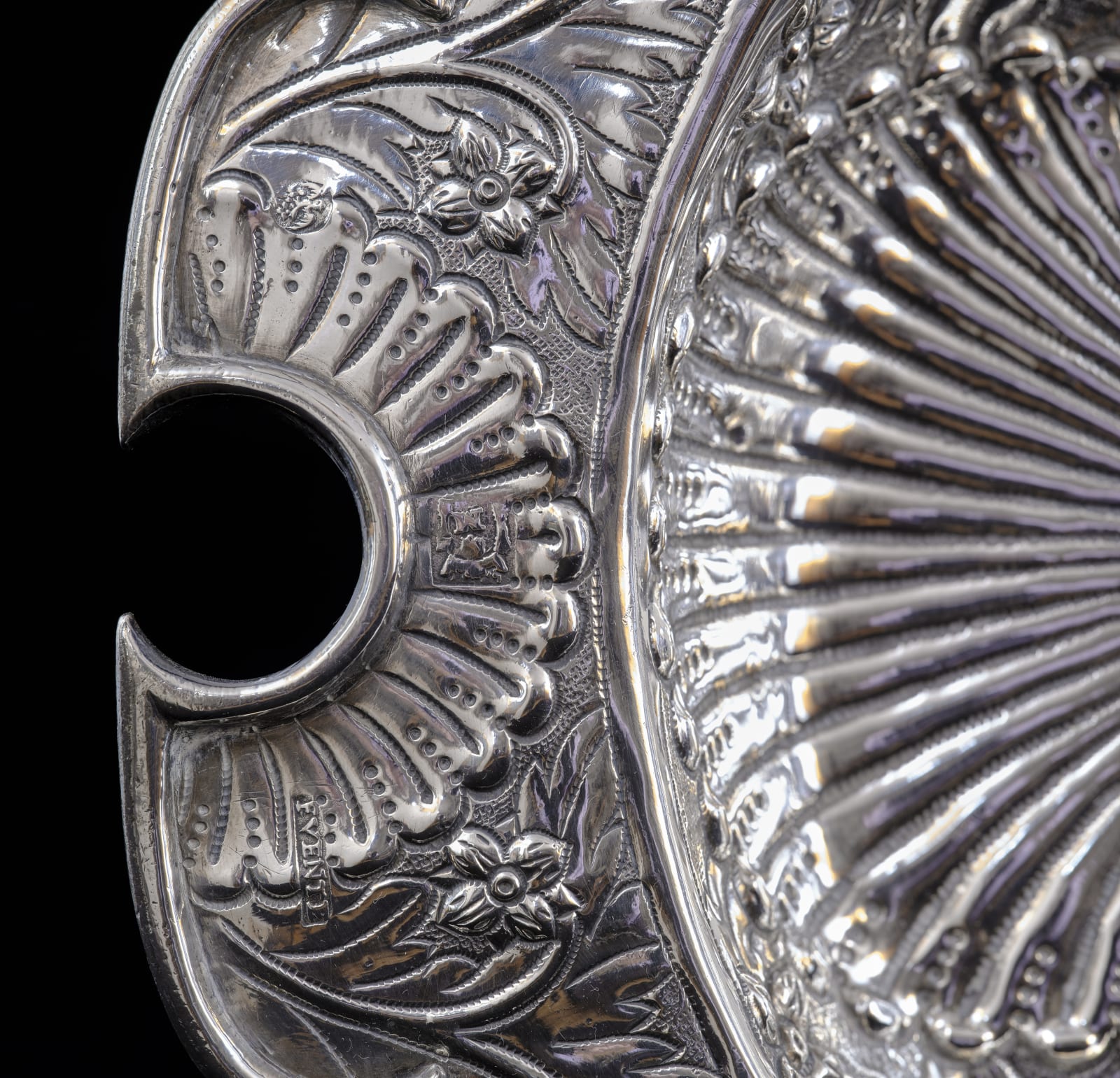 “CHAROLA” PLATTER, Mexico City, 1673-1687