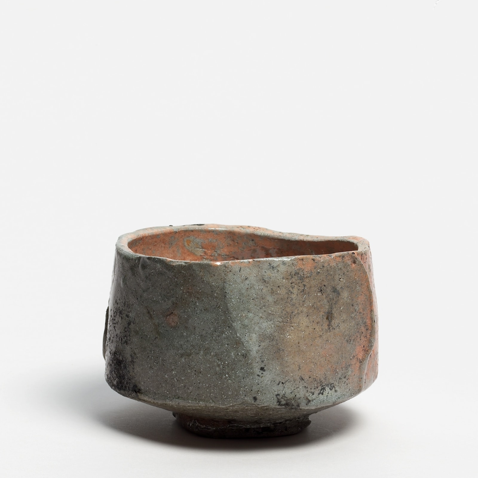 Kei Tanimoto, #020163  Bemalte rote Raku Teeschale (iga aka-raku tetsue chawan), Iga-Typ, 2013