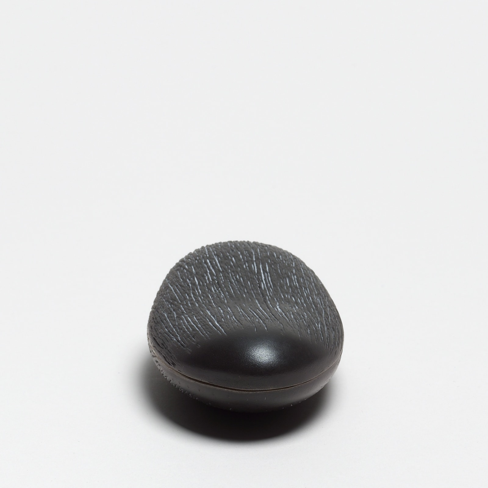 Andreas Caderas, #011192  Dose in der Form eines Steins, 2001