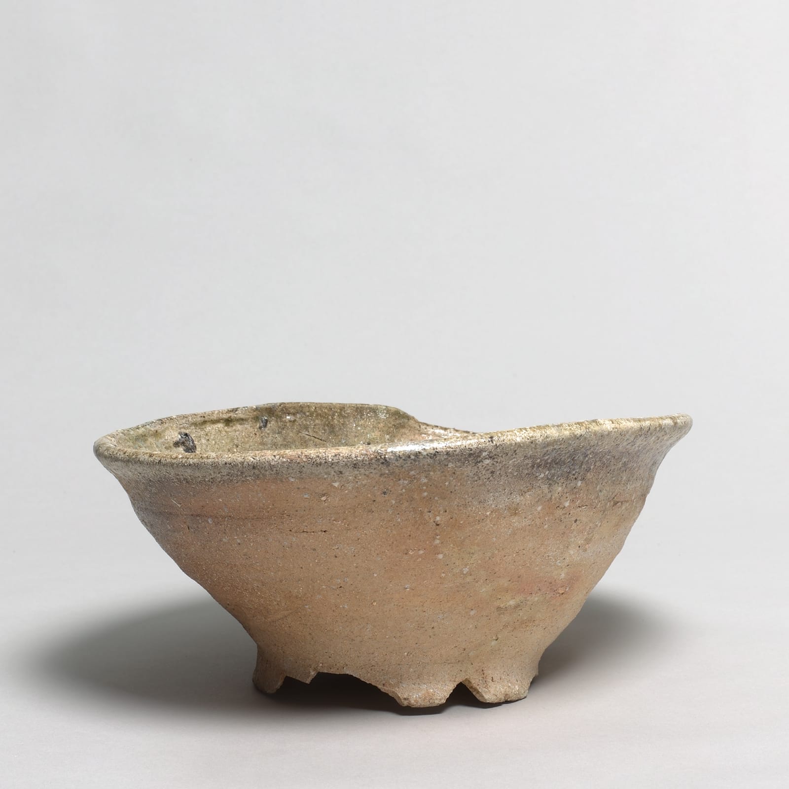 Keramik, #000290  Schale Ô-hirabachi, Kamakura (1185-1333), 12./13. Jh.