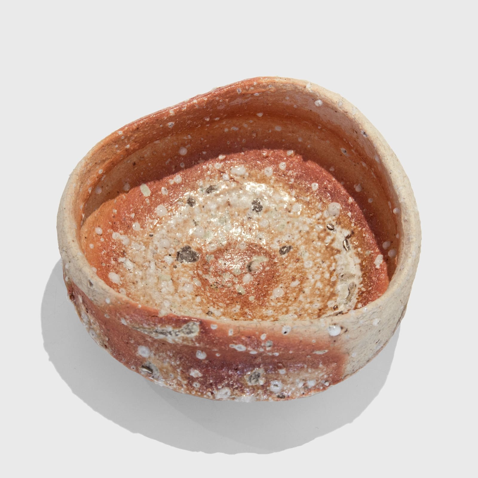 Shiro Tsujimura, #000695  Chawan (Teeschale), Shigaraki-Stil, Kutsugata (Schuhform), um 1992/93