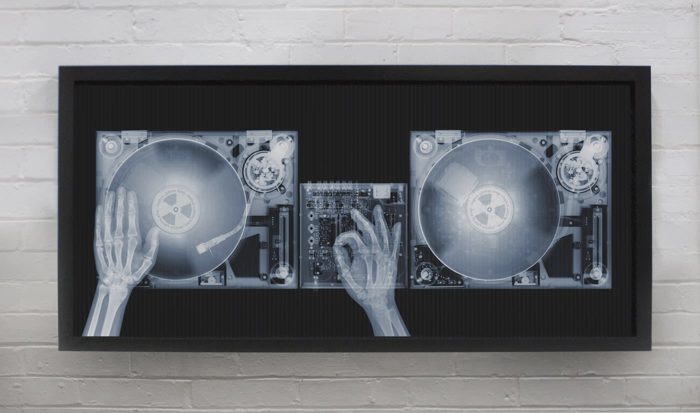 Nick Veasey, Decks - In the mix, 2022