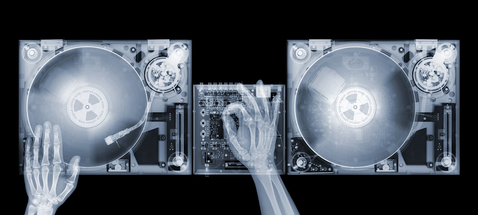 Nick Veasey, Decks - In the mix, 2022