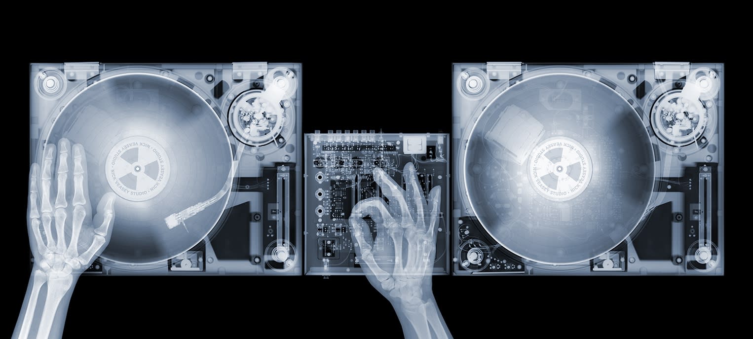 Nick Veasey, Decks - In the mix, 2022