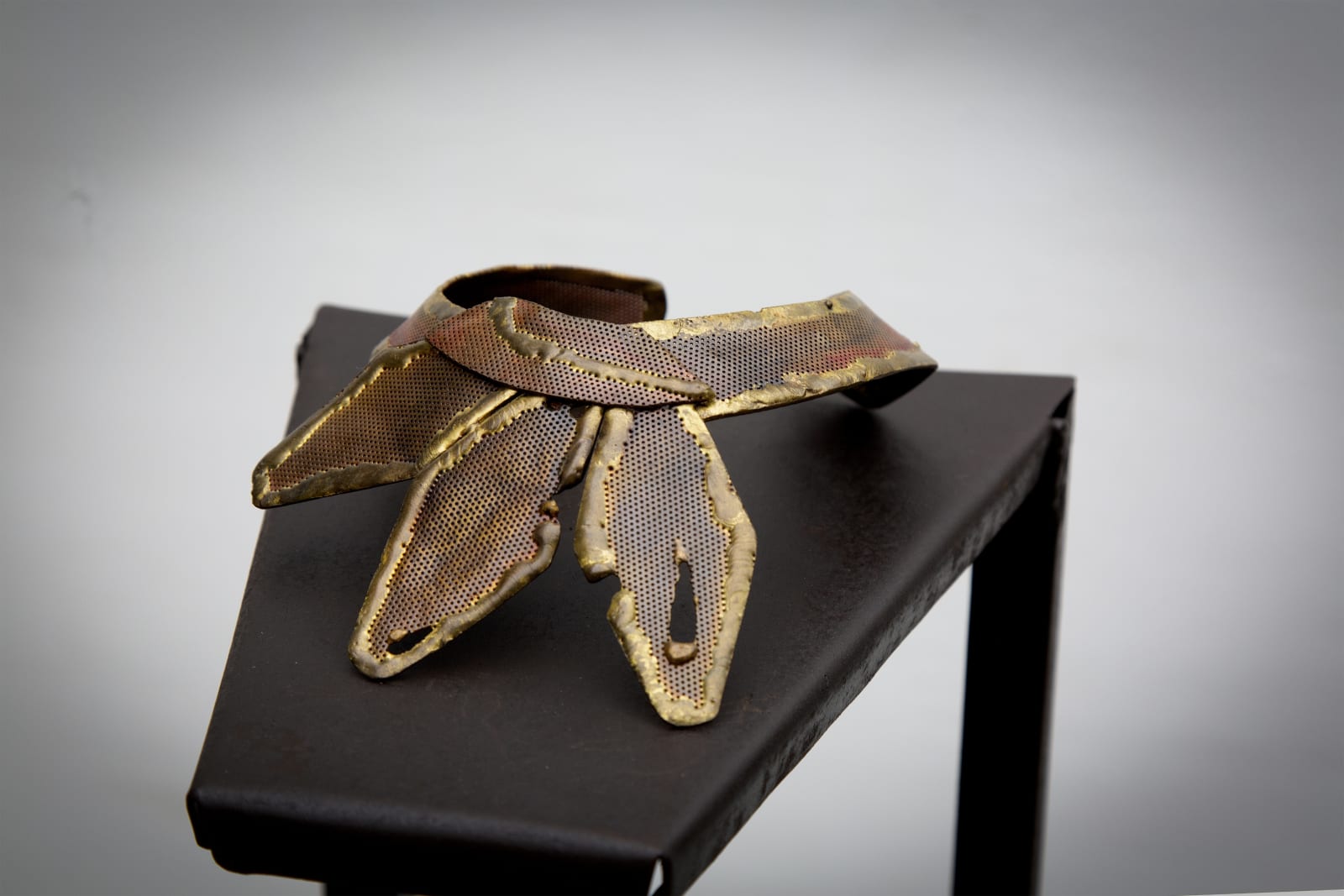 Michèle Tadjo, Collier à trois feuilles, 1990-1998