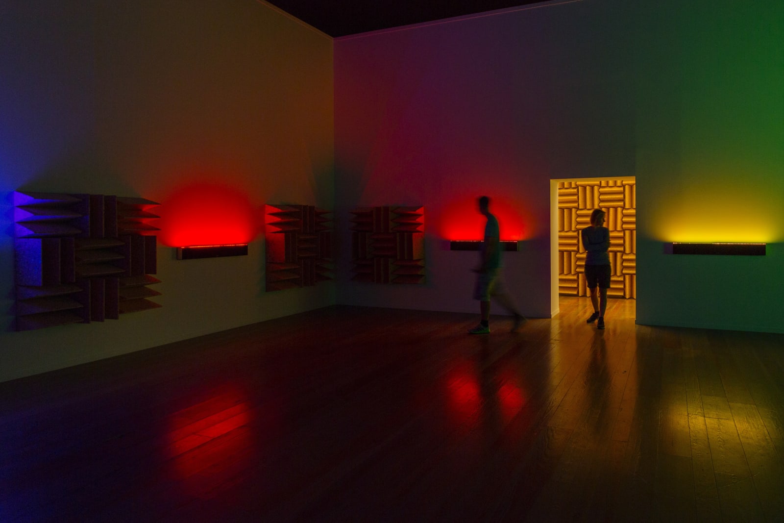 Haroon Mirza, A Chamber for Horwitz; Sonakinatography Transcriptions in Surround Sound (2015) based on works by Channa Horwitz | Installation view at Museum Tinguely, Basel (2015) | Photo: Museum Tinguely