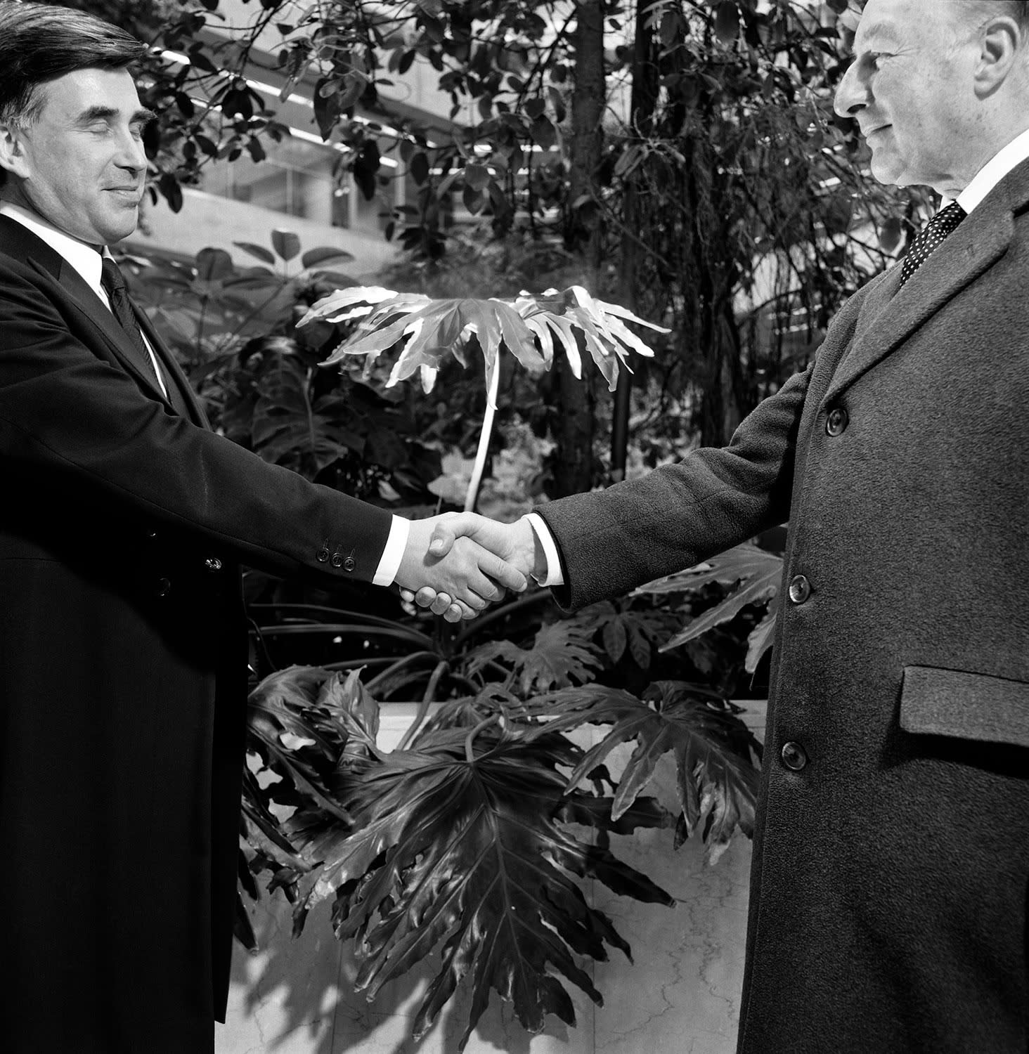 Brian Griffin, Eldon Guller meets Bamber of Coutts Bank, Strand, London, 1986