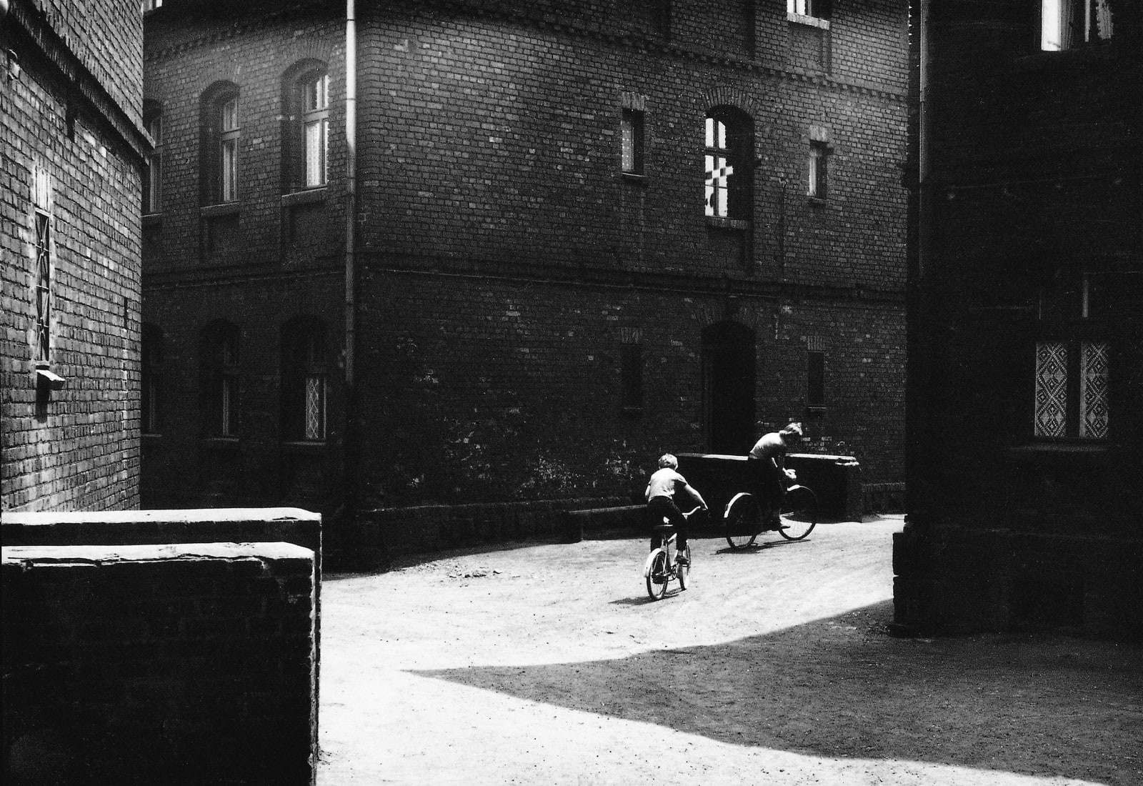 Michal Cala, Boys on bikes / Rowerzysci, Ruda Slaska – Nowy Bytom, 1978