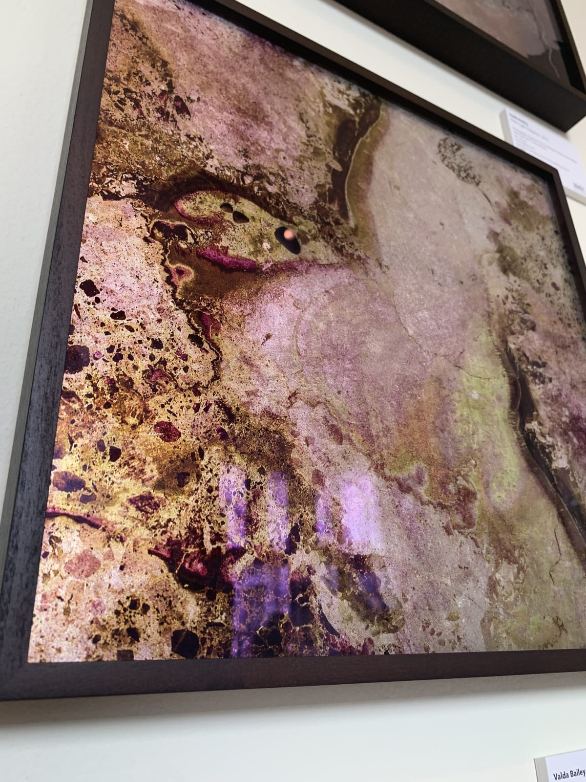 Valda Bailey, Cosmos I, Pink and White Gold leaf on Glass, 2019