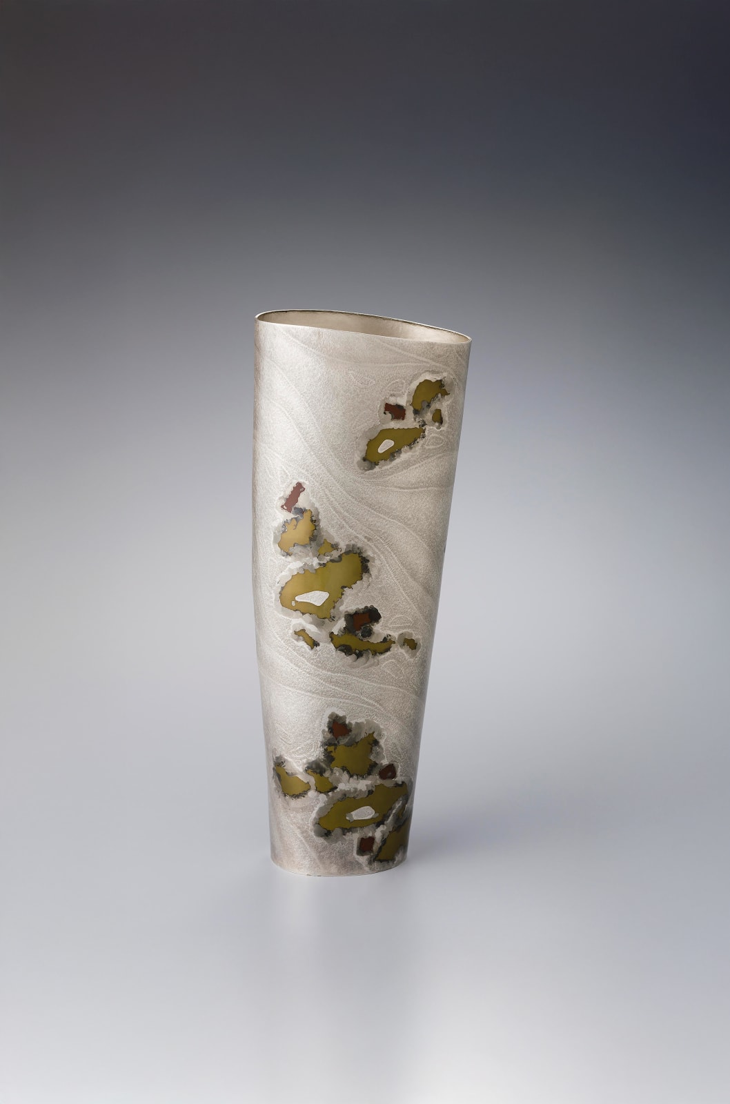 Oshiyama Motoko, Kakuhanmon Vase “Seiju” (Tree Dwelled by a Spirit), 2018