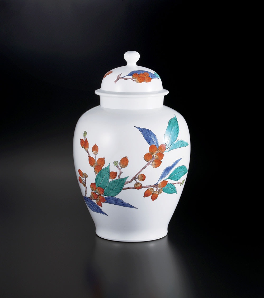 Sakaida Kakiemon XV , Nigoshide White Covered Jar with Acorn Patterns, 2015