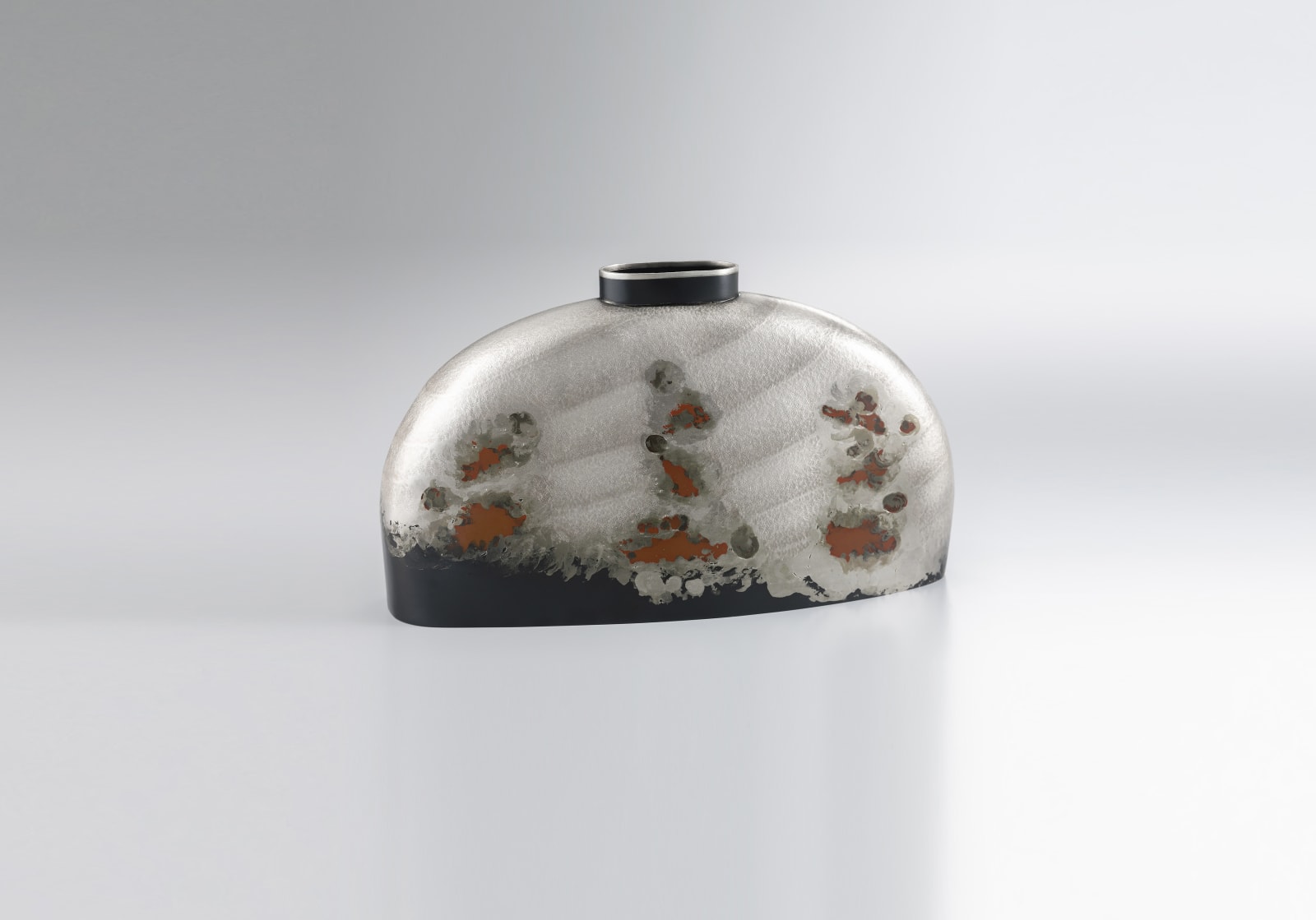 Oshiyama Motoko, Kakuhanmon Vase “Shunpu” (Spring Wind), 2018