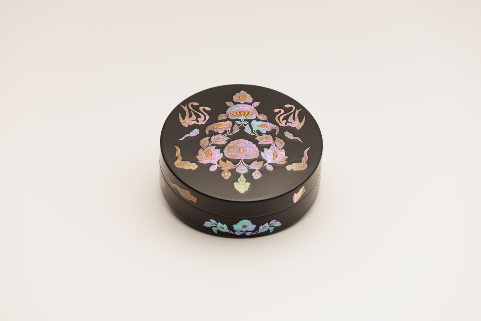 Chahira Issai of Senshudo, Incense Container, “Shōsōin Pattern”, 2023