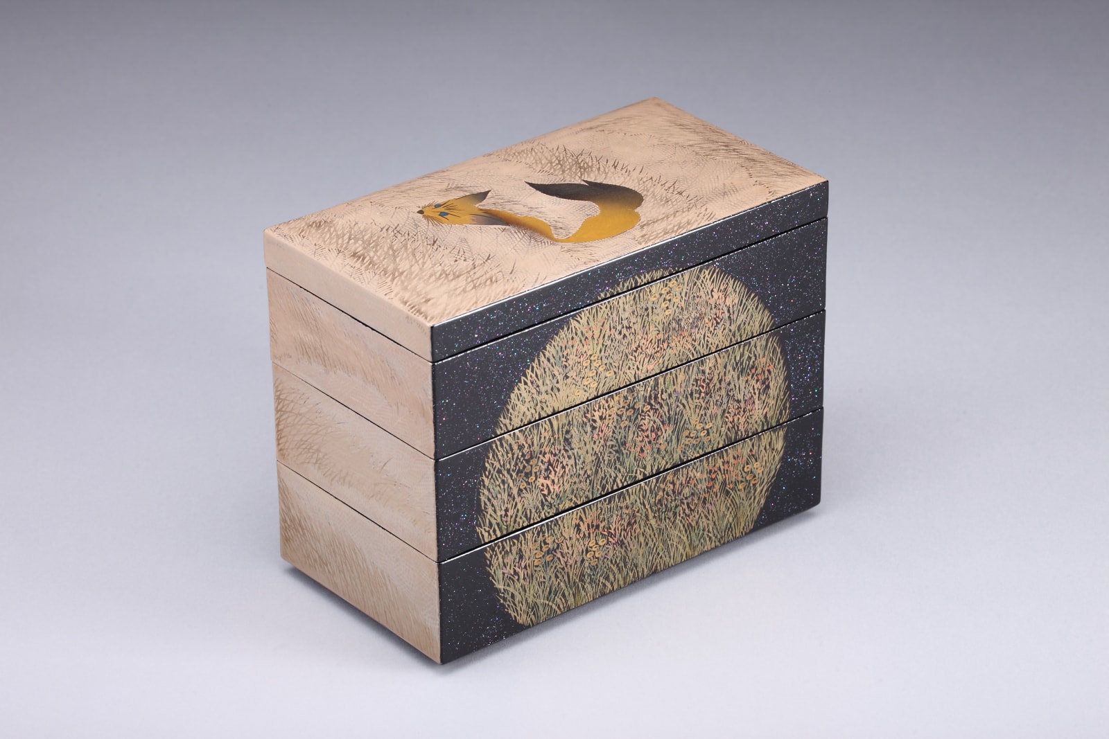 Suzutani Toyoshi, Tiered Box with Design in Maki-e, “Rising Storm”, 2017