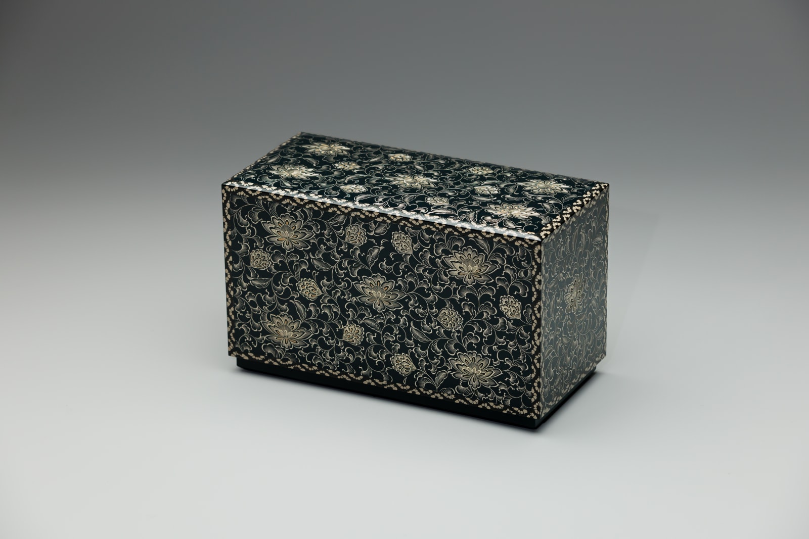 Mizushiri Seiho, Box with Design in Chinkin, “Floral Arabesque” , 2009
