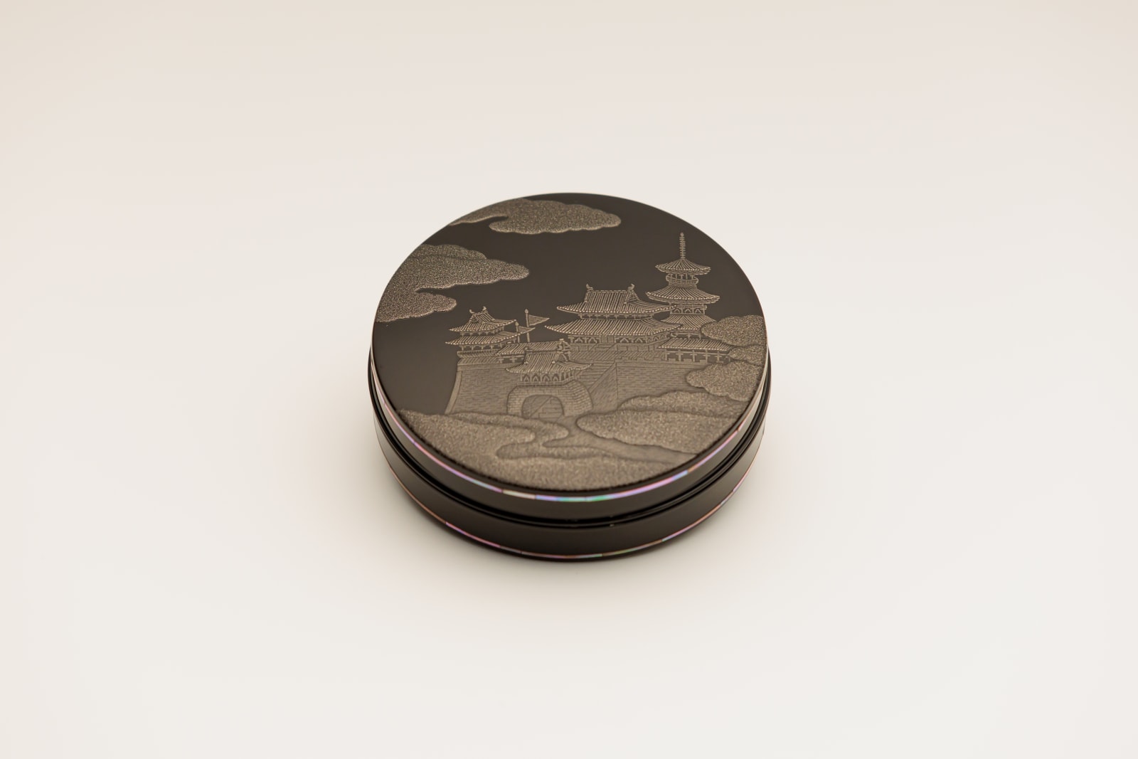 Chahira Issai of Senshudo, Incense Container, “Moon Palace”, 2022