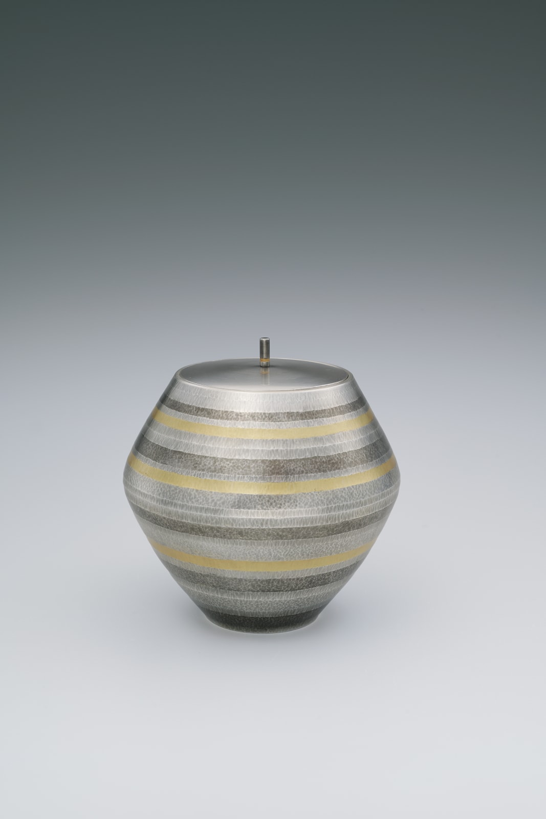 Hagino Noriko, Uchidashi Water Jar “Tsumukuri (Spinning Top)