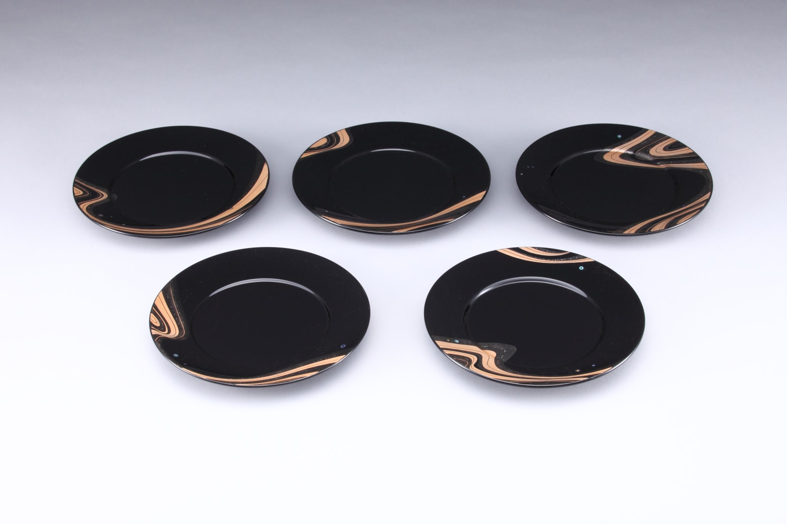 Urade Katsuhiko, Set of Plates with Flowing Water Design, 2018