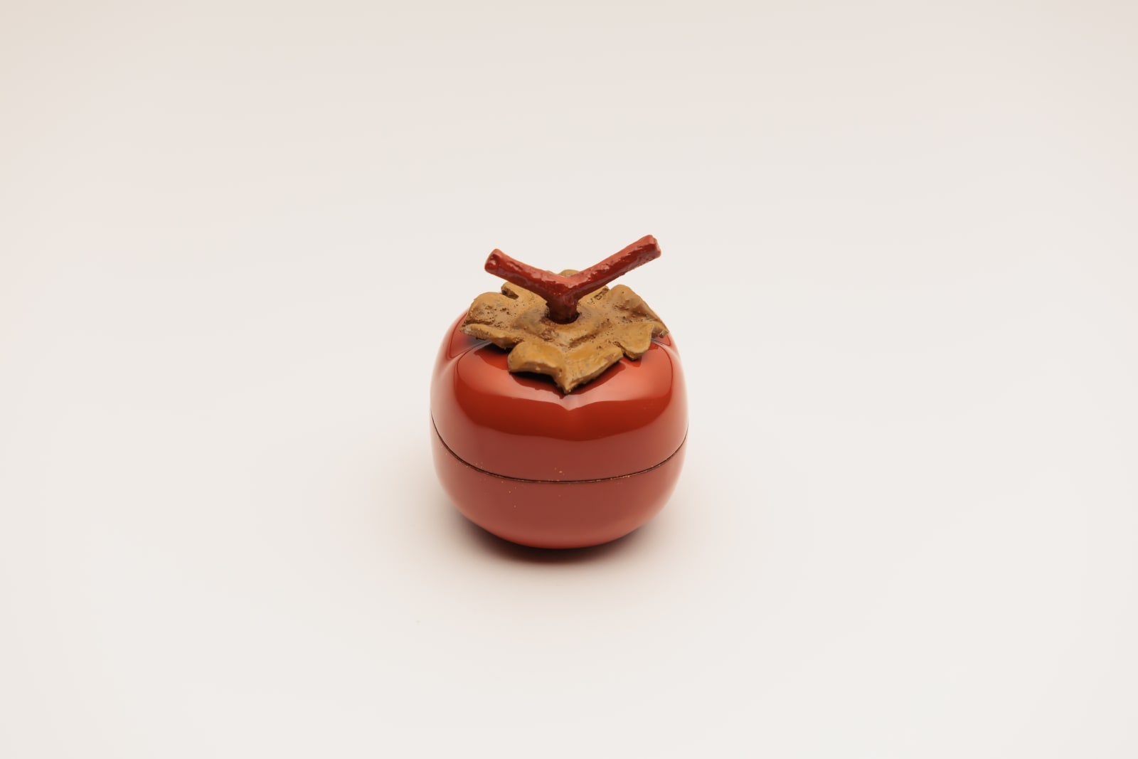 Chahira Issai of Senshudo, Kanshitsu Incense Container, “Persimmon”
