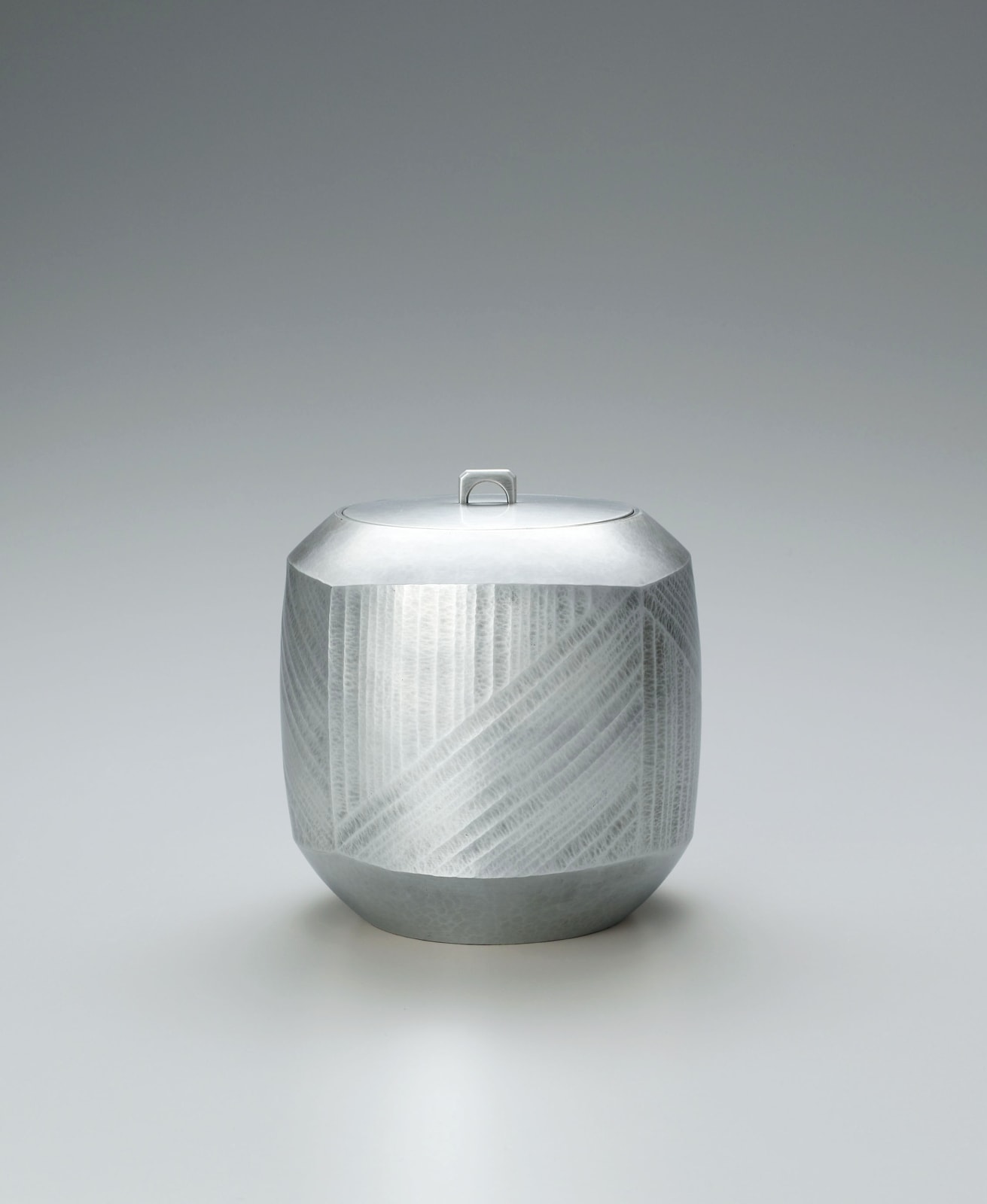 Hagino Noriko, Uchidashi Silver Water Jar, 2014