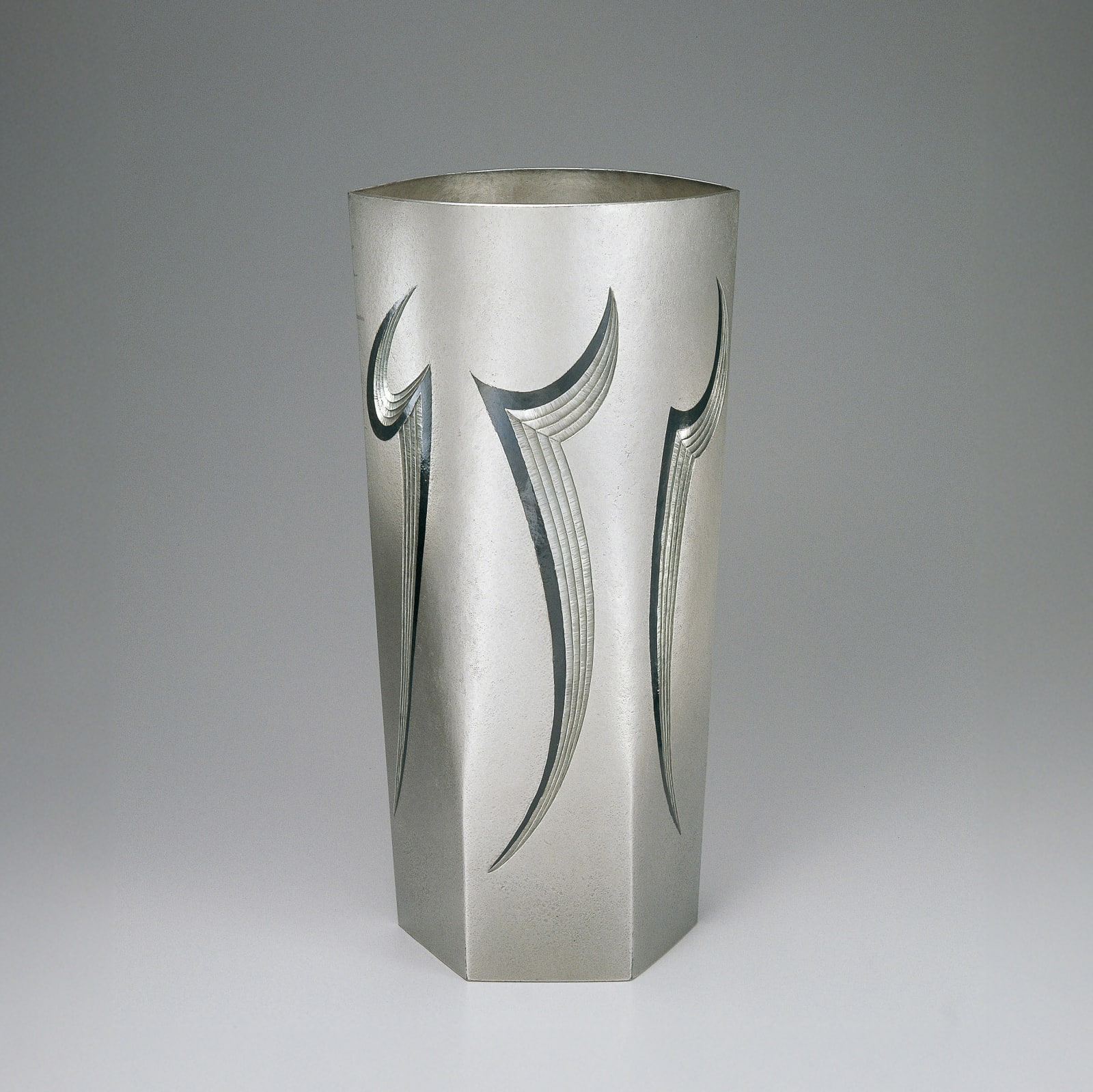 Otsuki Masako , Silver Vase “Yu” (Play), 1997