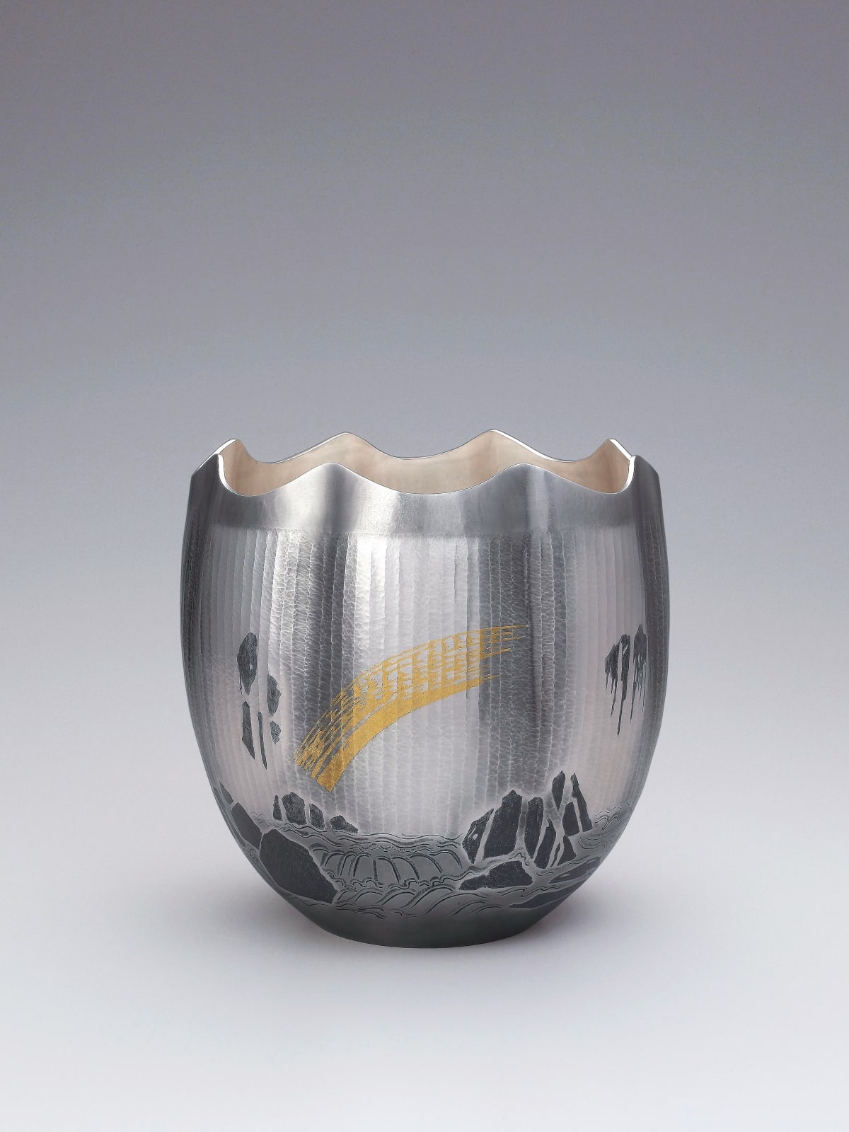 Ōsumi Yukie, Silver Vase Bakufu (Waterfall), 2011