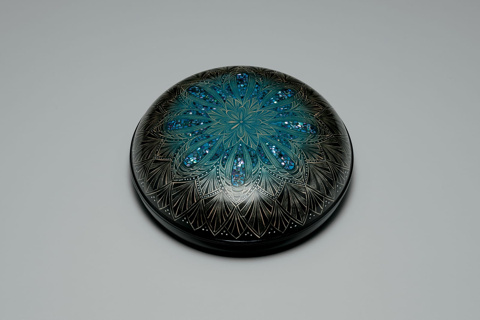Mizushiri Satomi, Box with Flower-Pattern Design in Maki-e, 2023
