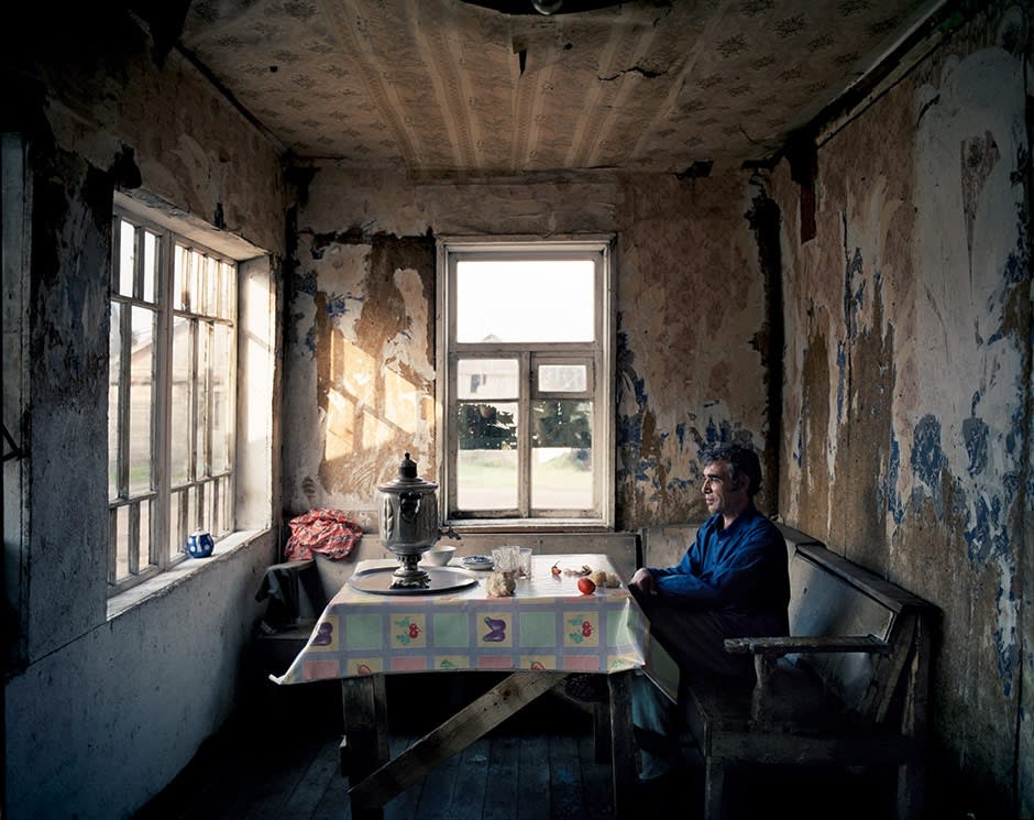 Joakim Eskildsen, From the series Roma, Leskovo III, Russia, 2000-06