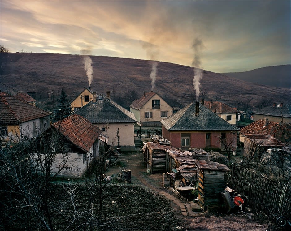 Joakim Eskildsen, From the series Roma, Winter V, The Roma settlement of Hevesaranyos, Hungary, 2000-06