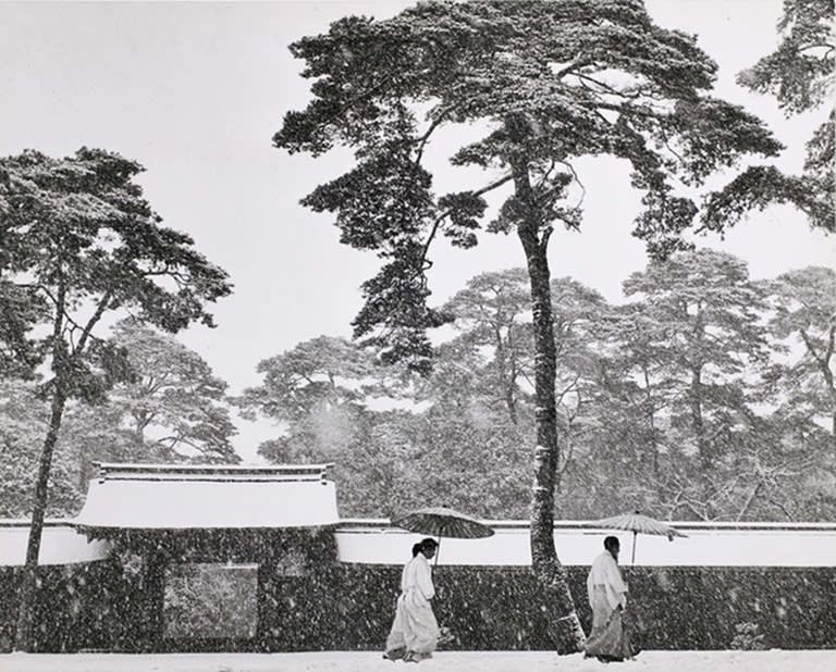 Werner Bischof, In the Court of the Meiji Temple, Tokyo, Japan, 1952