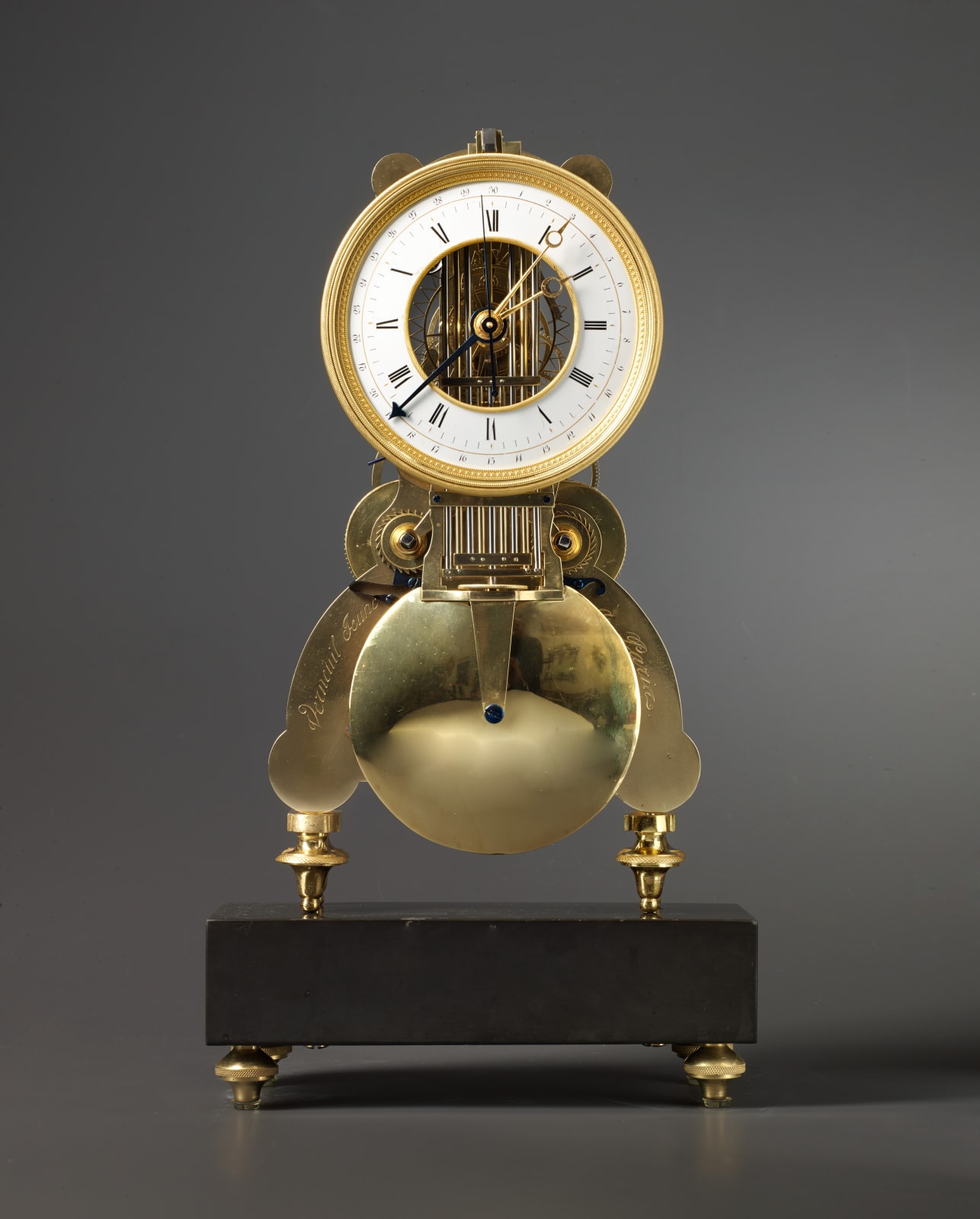 Verneuil Jeune, A Directoire / Empire clock, signed Verneuil Jeune à Paris, Paris, date circa 1795-1805