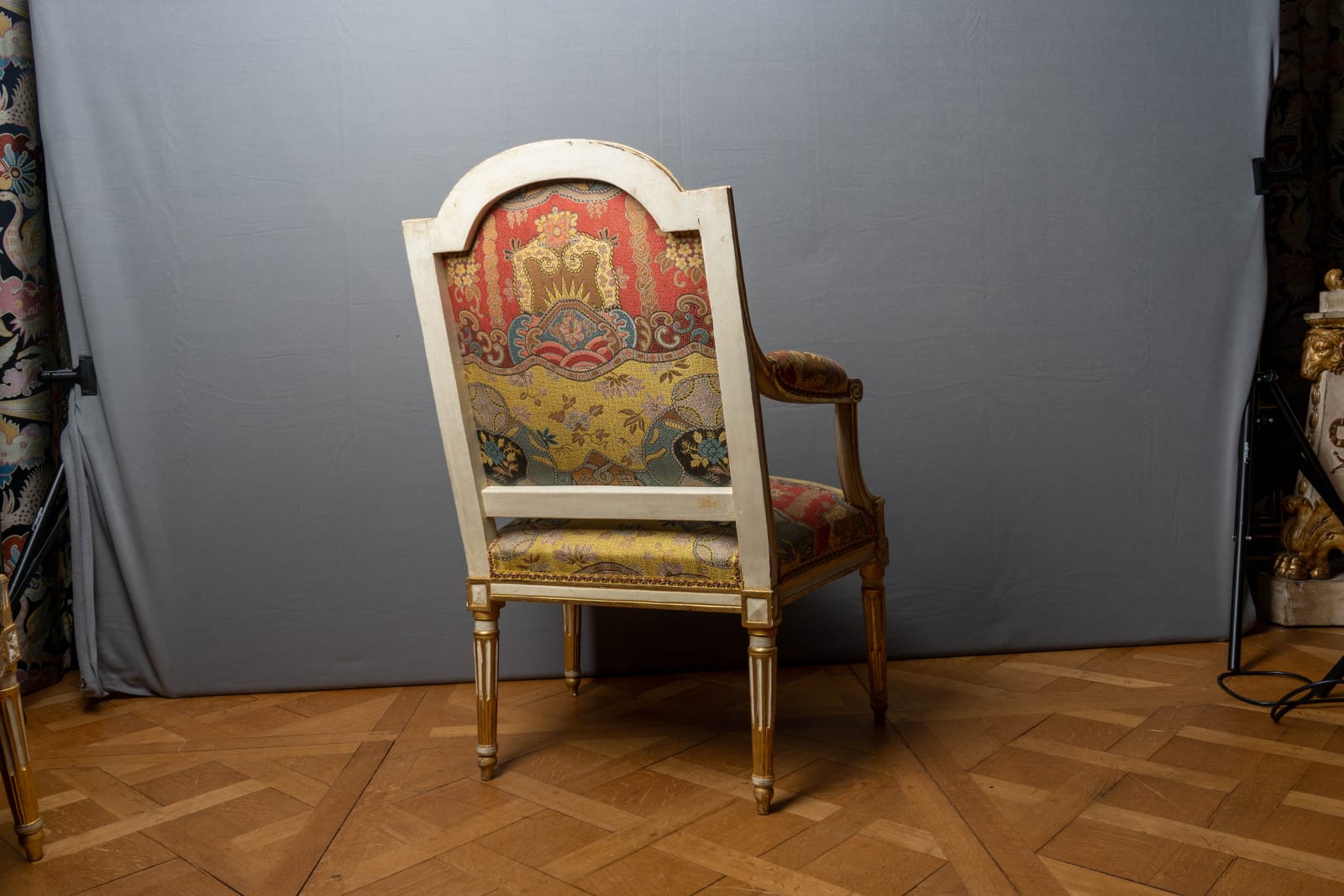 Noël-Toussaint Porrot, A pair of Louis XVI painted and gilt wood fauteuils, Paris, circa 1780
