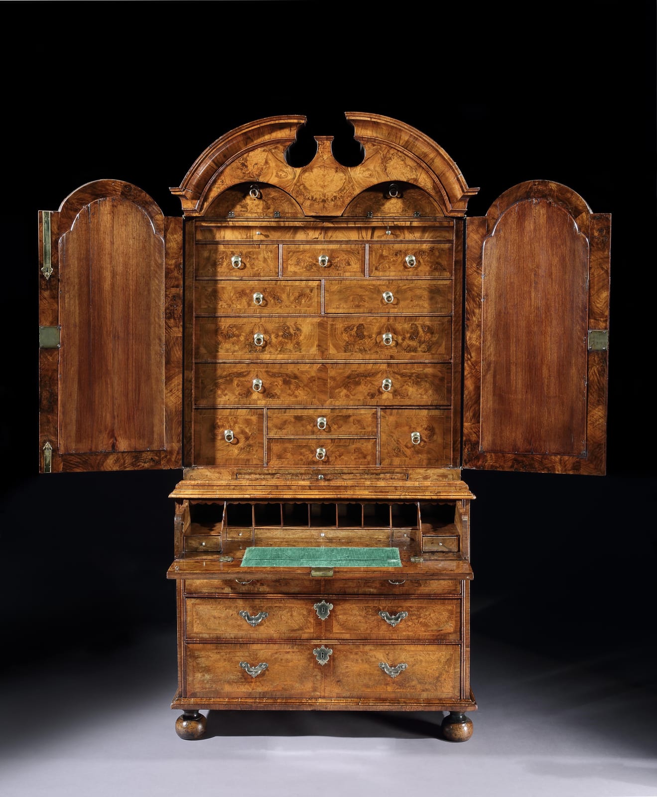 A GEORGE I BURR WALNUT SECRETAIRE CABINET. BY WILLIAM OLD AND JOHN ODY, ENGLISH, CIRCA 1720
