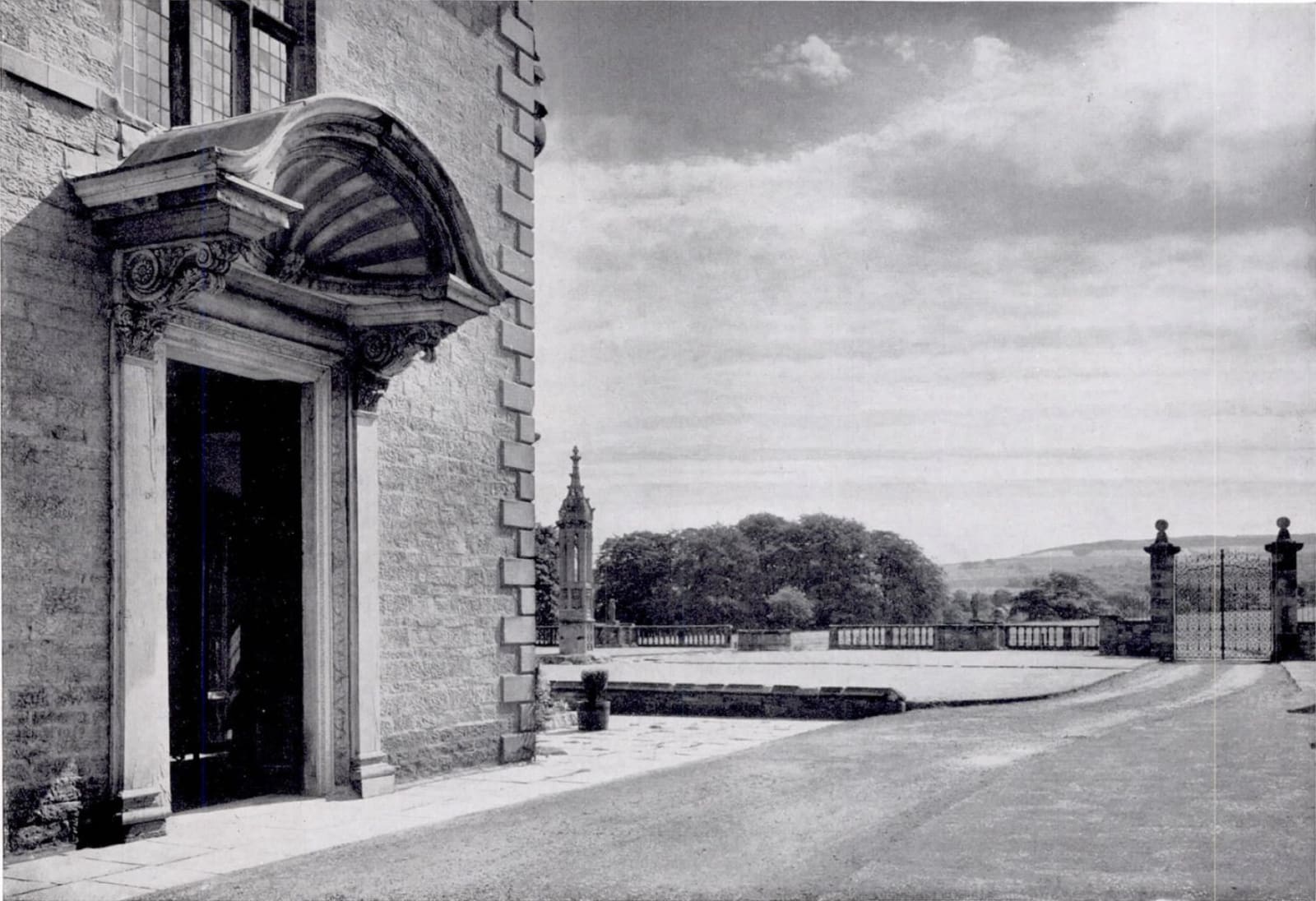 THE HAMSTERLEY HALL SILVERED MIRROR, ENGLIAND, C. 1670-85