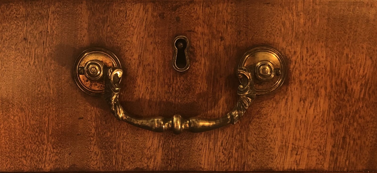 A GEORGE III MAHOGANY PARTNERS DESK, ENGLISH, CIRCA 1765
