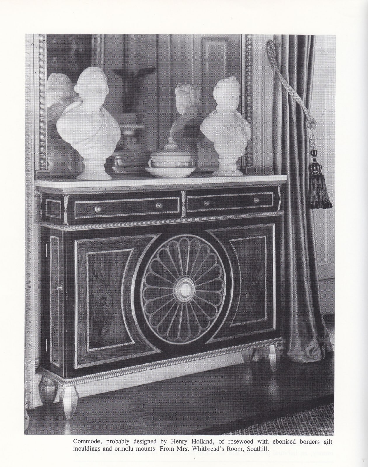 A PAIR OF REGENCY PERIOD ROSEWOOD SIDE CABINETS ATTRIBUTED TO MARSH & TATHAM, ENGLAND, CIRCA 1800