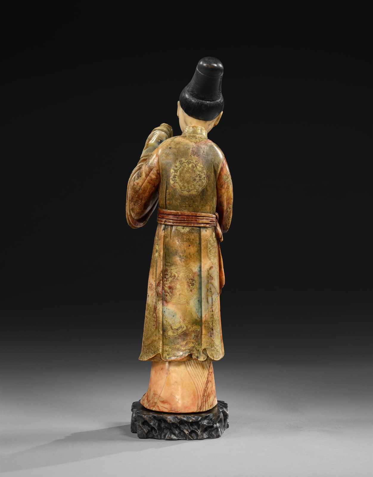 A PAIR OF CARVED SOAPSTONE FIGURES OF A MANDARIN AND FEMALE ATTENDANT, CHINESE, QING DYNASTY, KANGXI PERIOD (1662-1722)