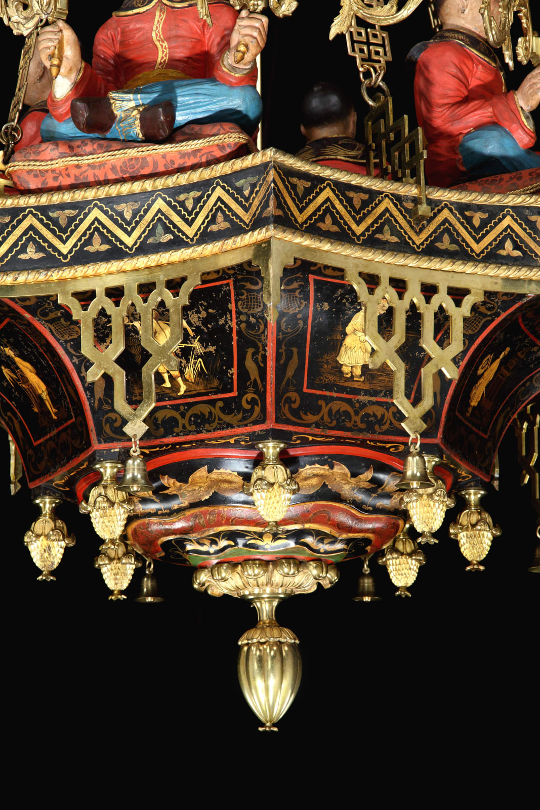 A REGENCY TWENTY FOUR LIGHT CHANDELIER, English: circa 1825
