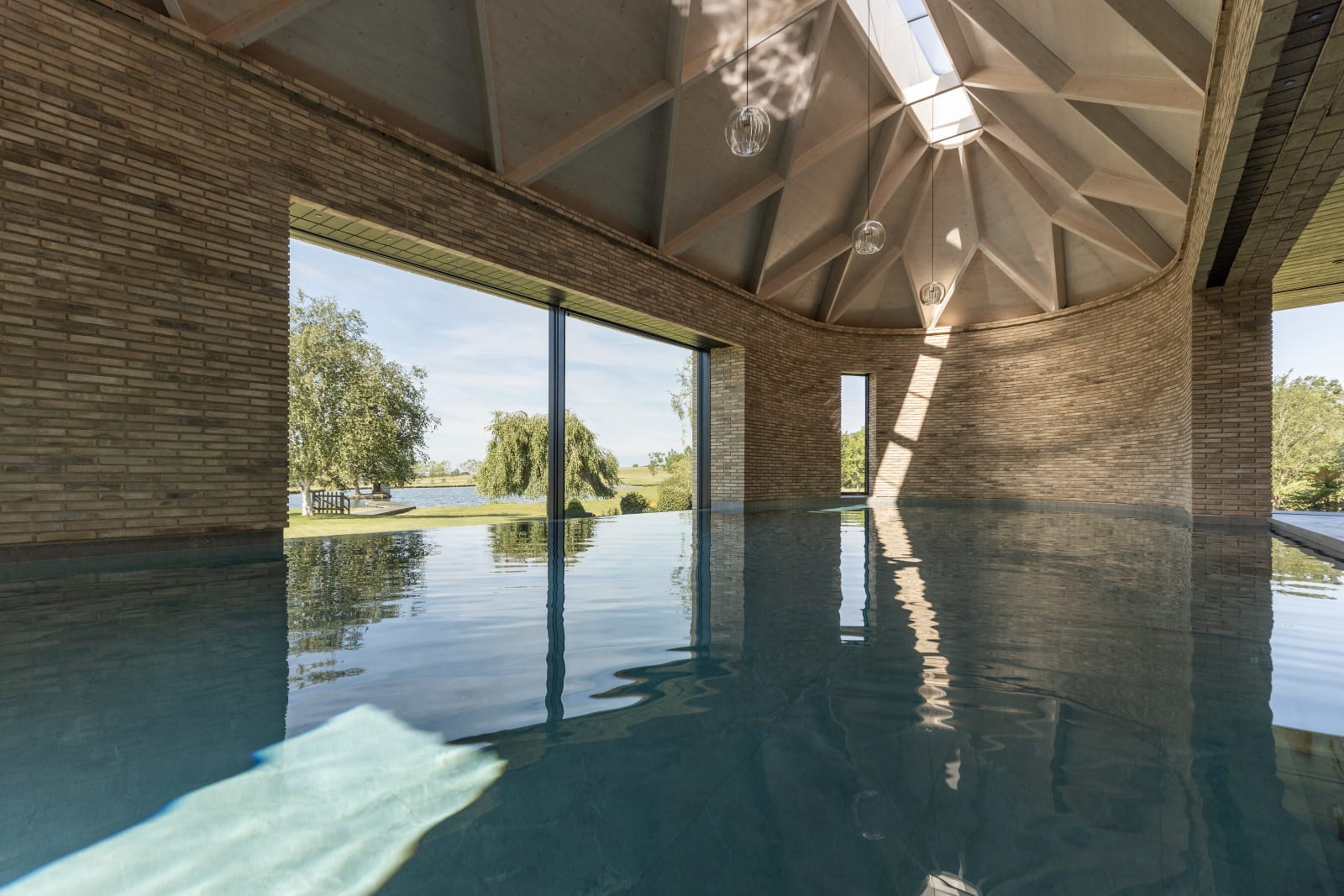 Klas Hyllen Architecture, Malvern Pool House. Photo by Hide Film.