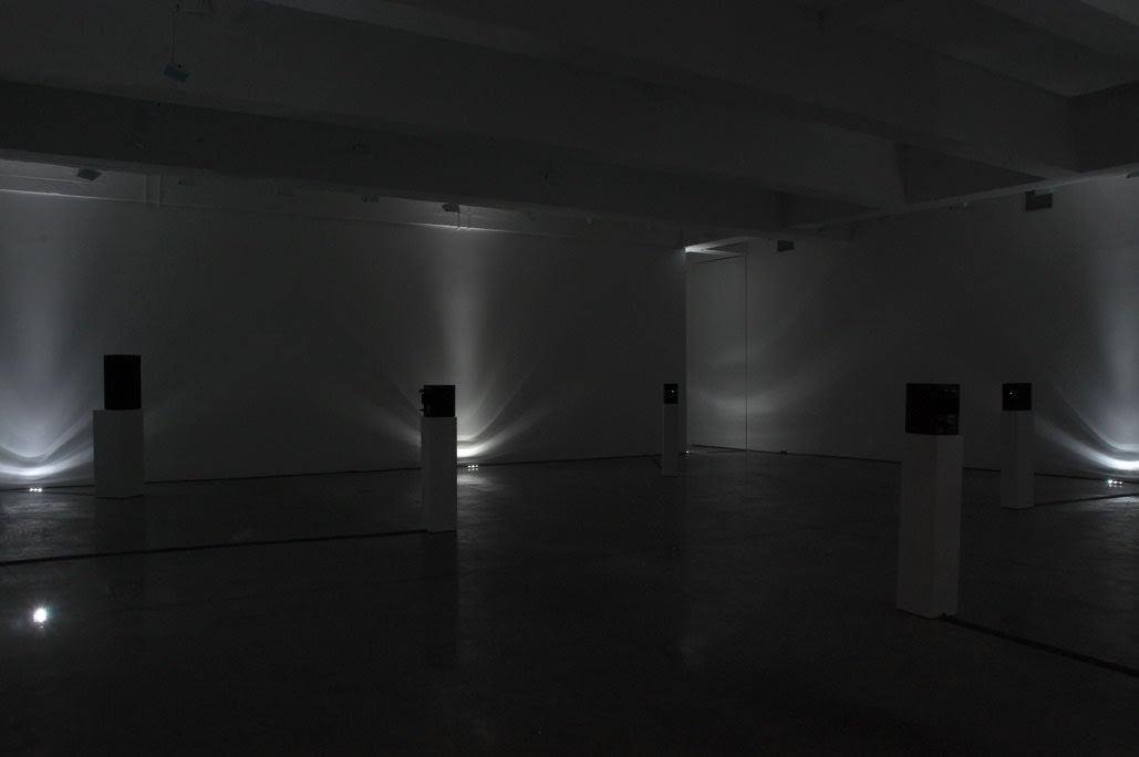 Susan Philipsz, dark installation, I see a Darkness