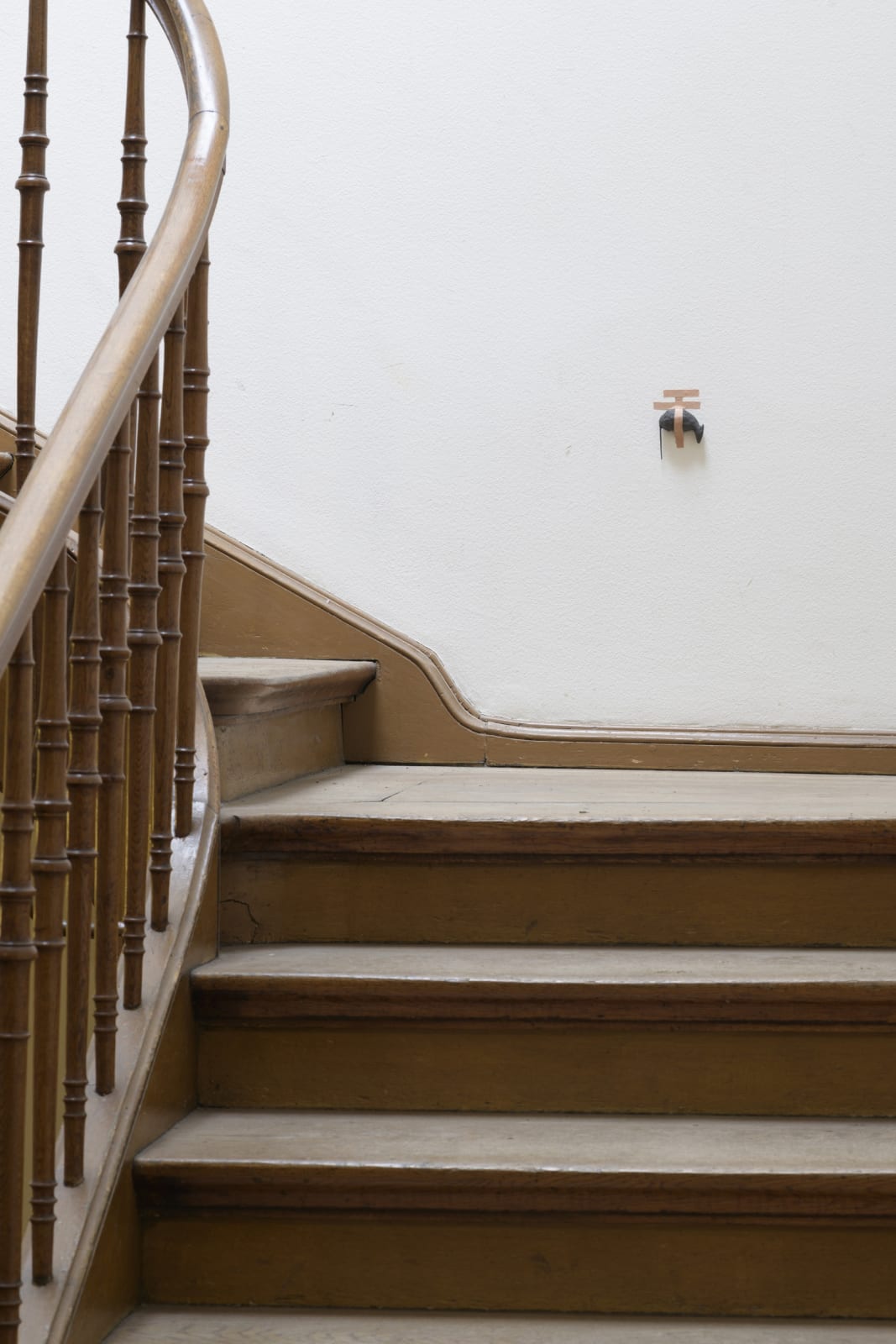 image of Manders sculpture, Manders installation at Parcours in Basel