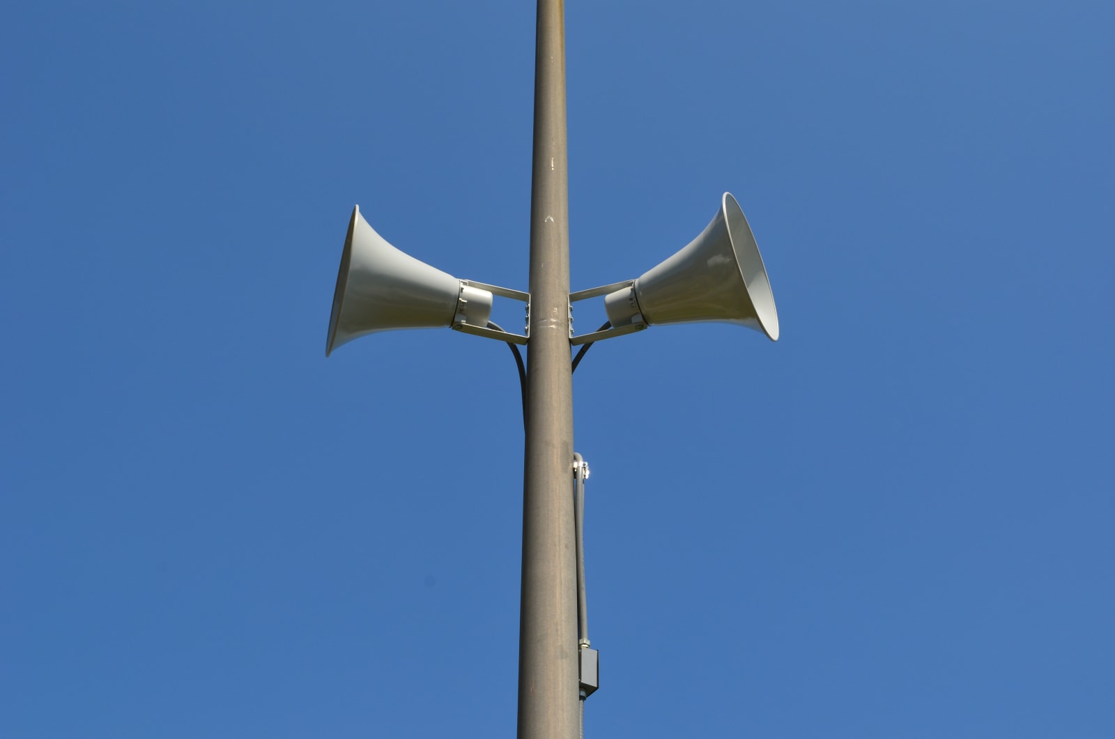 Susan Philipsz speakers at Governor's island