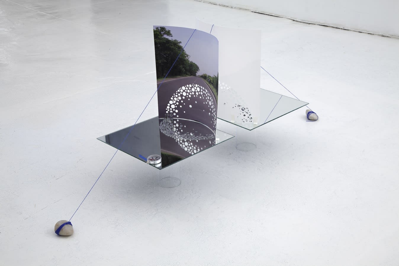 Image of Sze Sculpture installation with mirrors